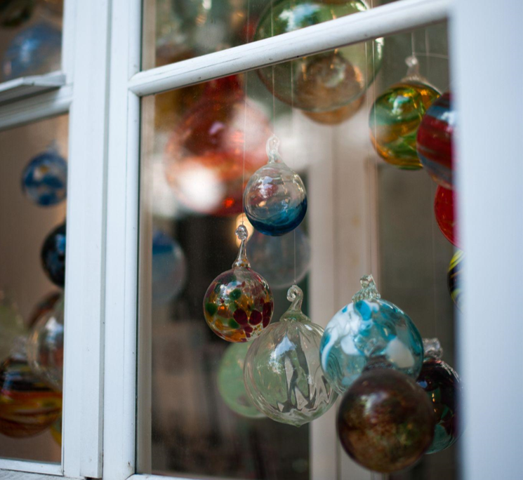 Glitter and Shine: Enhance Your Home Decor with DIY Christmas Ornaments